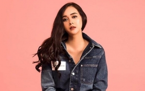 Aura Kasih Ingat Tuhan Usai Resmi Gugat Cerai Suami, Cuma Bisa Pasrah