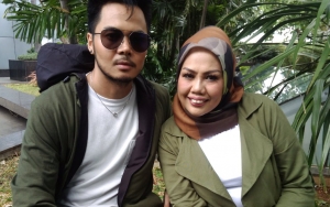 Ely Sugigi Akui Sudah Nikah Siri dengan Pacar Brondong, Ungkap Alasan Tak izin Anak
