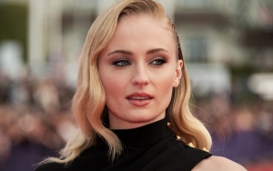 Demi Cegah COVID-19, Sophie Turner Pakai Masker Saat Melahirkan