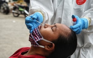 Penumpang Positif Corona Lolos Naik Pesawat, Ini Kata Epidemiolog Soal Dugaan Hasil Tes Palsu