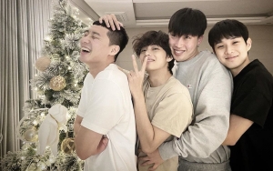 Choi Woo Shik Unboxing DICON BTS, Bangga Punya Maknae V di Geng Wooga