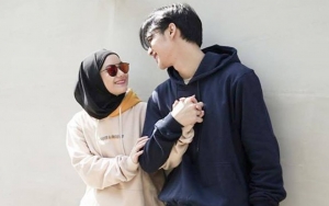 Dinda Hauw dan Rey Mbayang Ikut Tren Foto Jadul, Hasilnya Bikin Tercengang