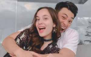 Rob Clinton Pamer Foto Dirangkul Chelsea Islan Pasca Umumkan Positif Covid-19, Sudah Sembuh?