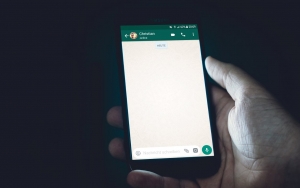 Jutaan HP Tak Bisa Akses WhatsApp Mulai 2021, Pemakai Android dan iPhone Ini Wajib Ganti!