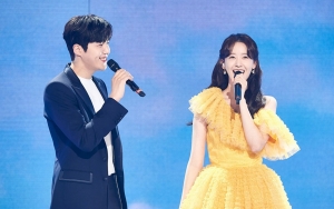 MBC Gayo Daejejeon 2020: Selfie Bareng, Yoona dan Kim Seon Ho Dipuji Serasi