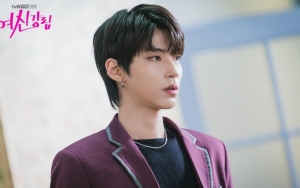 Hwang In Yeop Siap Bikin Penonton Terpesona dengan Penampilan Panggung Memukau di 'True Beauty'