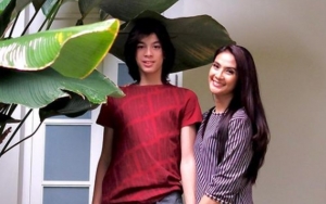 Maudy Koesnaedi Bagikan Foto Kedekatan Sang Putra Dengan Gadis Bule Cantik, Calon Mantu?