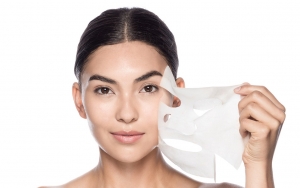 Bikin Formulanya Sia-sia, Ini 7 Kesalahan Dalam Pakai Sheet Mask Yang Harus Kalian Hindari