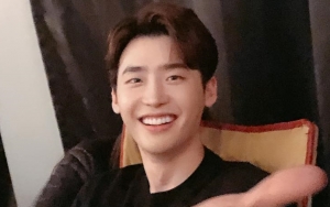 Pulang Wajib Militer, Lee Jong Suk Langsung Sapa Penggemar
