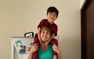 Tya Ariestya Bagikan Foto Putra Sulung Senyum Manis Mirip Kim Seon Ho, Netter Heboh
