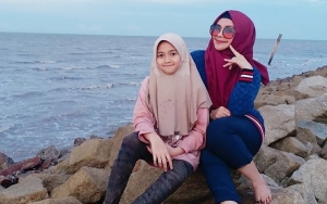 Tampil Beda, Foto Cantik Iyeth Bustami Mirip Bella Saphira Justru Picu Isu Lepas Hijab 