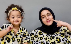 Potret Terbaru Putri Fairuz A. Rafiq Cantik Bak Boneka, Eye Smile Bikin Tambah Gemes