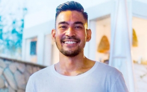 Gunakan Singlet Hitam Dan Pamer Otot Kekar, Robby Purba Bikin Heboh Warganet