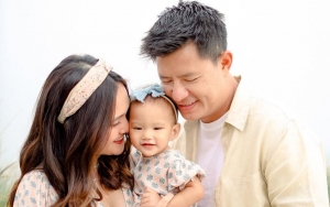 Shandy Aulia Ngakak Lihat Pose Tidur Berantakan Anaknya, Suami Kena Tendangan Maut 