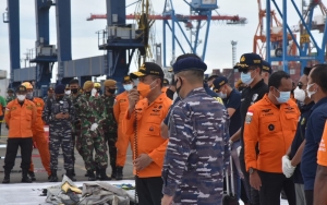 Serah Terima Kantong Jenazah Sriwijaya Air, RS Polri Belum Bisa Identifikasi 