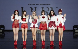Kostum Gaya Oriental (G)I-DLE di Jumpa Pers Online Jadi Perhatian