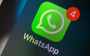 Kominfo Panggil WhatsApp-Facebook Usai 'Paksa' Pengguna Berikan Data Pribadi