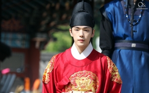 Mandi Bareng Cewek-Cewek, Kim Jung Hyun Buat Pengakuan Polos di Lokasi 'Mr. Queen'