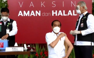 Jokowi Resmi Disuntik Sinovac, Tangan Vaksinator Gemetar Jadi Sorotan