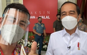Selfie Bareng Presiden Jokowi, Raffi Ahmad Jadi Trending Twitter Usai Terima Vaksin COVID-19