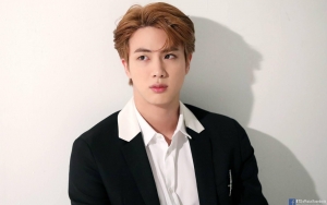 Jin BTS Santuy Corat-Coret Ponselnya Seharga 35 Juta Pakai Spidol Marker