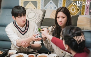 Moon Ga Young Pakai Baju Cha Eunwoo di 'True Beauty', Fans Curiga Habis Ngapain