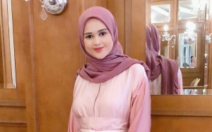 Tak Ingin Terus Rasakan Engap Pakai Masker, Cut Meyriska Akui Siap Divaksin Bareng Suami