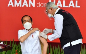 Dicurigai Masyarakat, Menkes Pastikan Jokowi Benar-benar Divaksin COVID-19 Sinovac