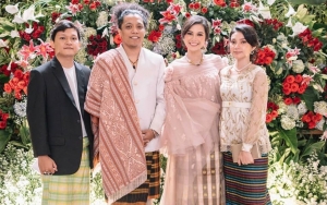 Adik Cantik Indah Permatasari Nangis Usai Kakak Nikah, Ekspresi Dirangkul Arie Kriting Terkuak