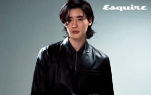 Lee Jong Suk Gondrong dan Maskulin di Pemotretan Baru, Kenang Masa-Masa Wamil