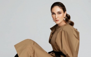 Heboh Luna Maya dan Cowok Tampan Terciduk Handphone Jadul Lambe Turah, Pacar Baru?