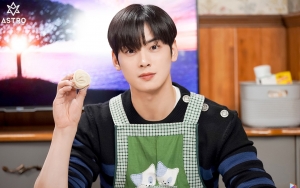 Wajah Tampan Cha Eunwoo ASTRO Selamatkan Jaket Anehnya dari Kritik Netizen
