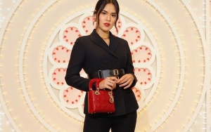 Raisa Kembali Pamer Potretnya Sedang Rekaman, Bakal Ada Karya Baru?