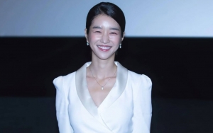 APAN Awards 2020: Seo Ye Ji Seksi dan Anggun Kenakan Gaun Belahan Paha Tinggi