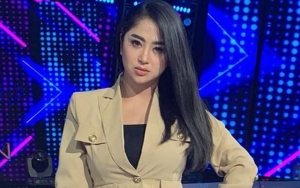 Diledek Unggah Postingan Gak Berbobot, Dewi Persik 'Tampar' Haters