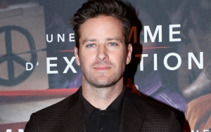 Usai 'Kanibalisme', Armie Hammer Dituding Sayat Inisial Namanya di Tubuh Mantan Pacar dengan Pisau