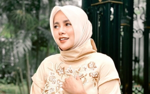 Olla Ramlan Unggah Foto Lawas Ungkap Rindu ke Mendiang Ayah, Paras Cantik Alami Jadi Sorotan
