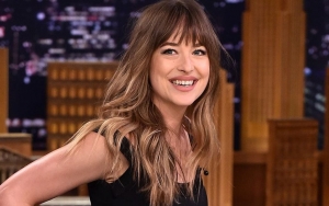 Dakota Johnson Pernah Pakai Nama George Clooney Secara Ilegal Sebelum Tenar