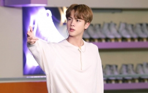 Jin BTS Tak Sadar Umbar Kaki Atletis Saking Emosinya Main Game Gagal Terus