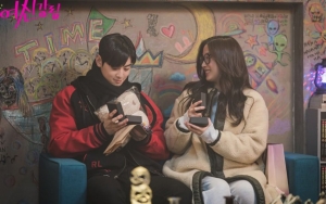 Cha Eunwoo Cium dan Peluk Moon Ga Young di Hadapan Para Siswa 'True Beauty', Fans Auto Menjerit