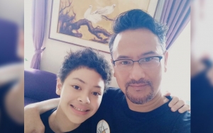 Keanu Putra Adjie Massaid-Angelina Sondakh Bantu Paman Jualan Kacang Tuai Pujian
