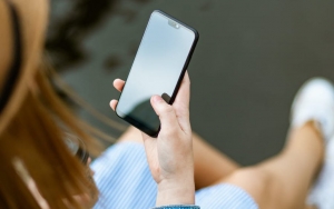 Harus Rutin Dibersihkan, Ini 7 Bakteri Berbahaya yang Mungkin Menempel di Ponselmu