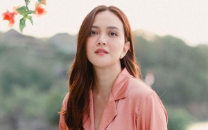 Shandy Aulia Cantik Bak ABG Naik Sepeda, Netizen Mendadak Salfok Bagian Ini