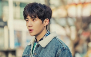Biasa Pose Keren, Kim Seon Ho Malu-Malu Saat Jalani Pemotretan Poster '2 Days & 1 Night'