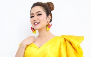 Sempat Takut, Vega Darwanti Akhirnya Lakukan Suntik Vaksin Covid-19