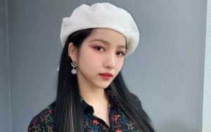 Sowon G-Friend Tuai Kritikan Usai Foto Dengan Patung Nazi, Agensi Buka Suara