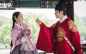 Kecemburuan Kim Jung Hyun pada Shin Hye Sun di 'Mr. Queen' Bikin Netizen Ngakak