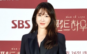 Lee Ji Ah Muncul di Poster Resmi 'Penthouse' Season 2, Bukti Karakter Shim Su Ryeon Masih Hidup?