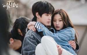 Hwang In Yeop dan Moon Ga Young Nikmati Kencan Ice Rink di 'True Beauty'