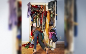 Lemari Sudah Penuh Sesak? Ini Tips Menyimpan Pakaian Agar Hemat Tempat